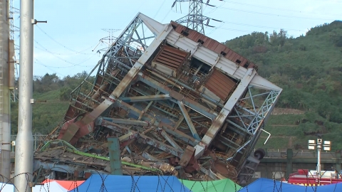 울산 화력발전소 붕괴로 5명 매몰…인근 구조물 해체 결정