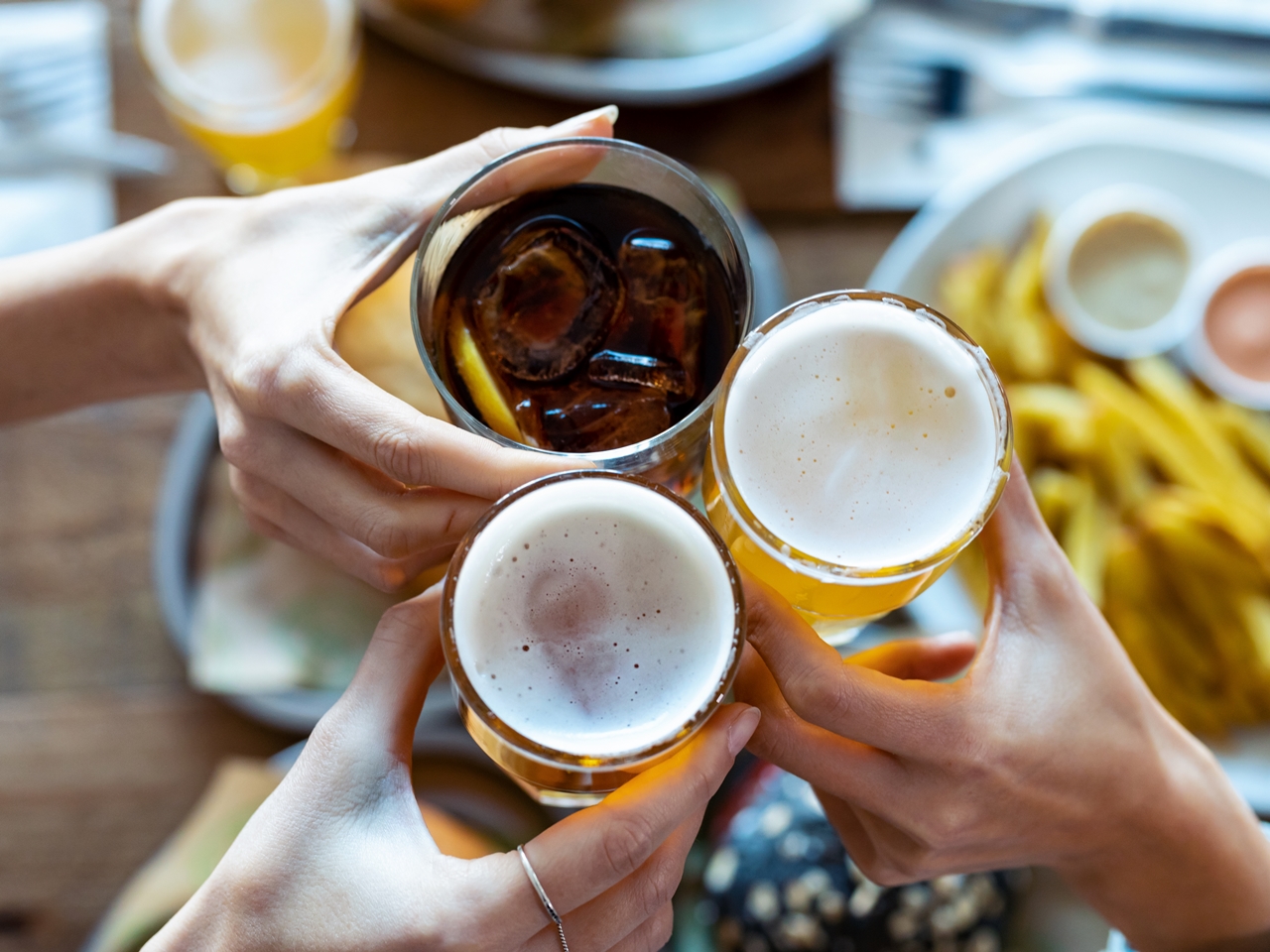 태국, 외국인 관광객도 이제 '낮술' 못한다..."벌금 45만 원"