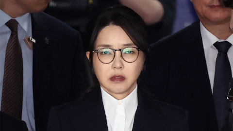  김건희 재판서 '통일교 금품' 그라프 목걸이 공개