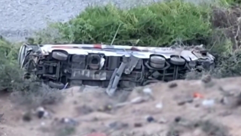 페루 산길 달리던 버스 200m 아래로 추락…"37명 사망·13명 부상"