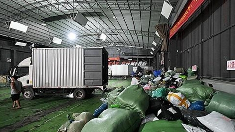 EU, 중국발 저가 소포에 '2유로 수수료' 조기 부과 시동