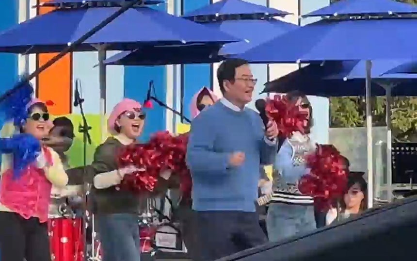 행안부 "구청장 '노래자랑' 무대서 춤춘 공무원들, 경위서 내라"