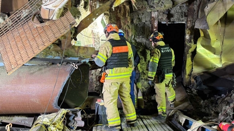 잔해 헤치고 철골 자르며 \'고군분투\'…매몰자 수색 난항