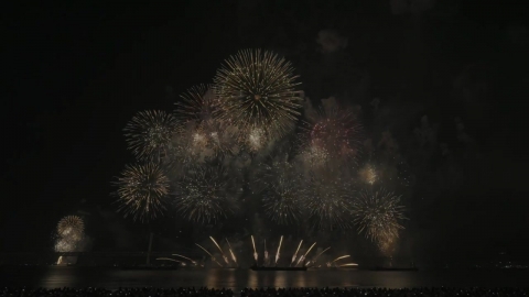 [현장영상+] 가을 밤하늘 수놓은 부산불꽃축제…100만 명의 탄성과 환호