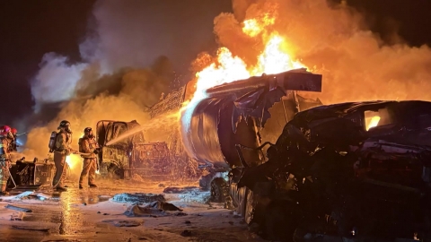 고속도로서 유조차 등 13대 \'쾅쾅\'…6명 사상