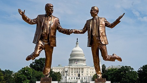 트럼프 "엡스타인 파일 공개 찬성해라"...망신 피하려 입장 바꿔