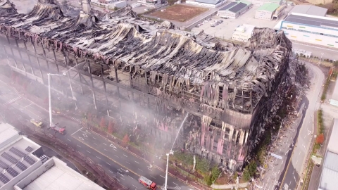 천안 물류센터 잔불 진화 총력…2차 피해 \'눈덩이\'