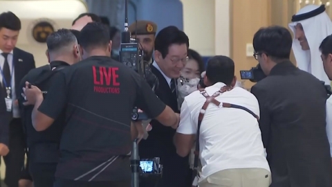 이 대통령, 첫 순방국 UAE 도착...국빈 방문 일정 돌입