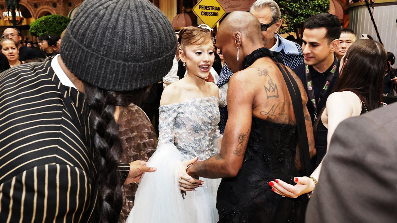 싱가포르, 팝스타 아리아나 그란데 덮친 남성 '징역 9일'