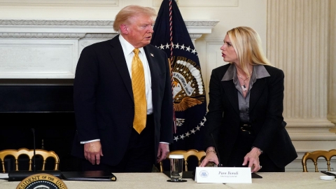 '트럼프 신속대응팀' 전락 법무부...장관 과잉충성으로 '흔들'