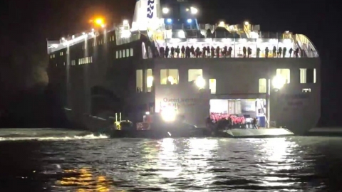  좌초 여객선 탑승 267명 전원 구조...부두로 이동 중