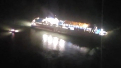  암초에서 벗어난 여객선...자력으로 목포항 이동