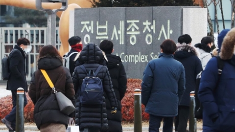 쇼핑하고 와서 "초과근무"…\'수당 루팡\' 공무원들 잇따라 적발