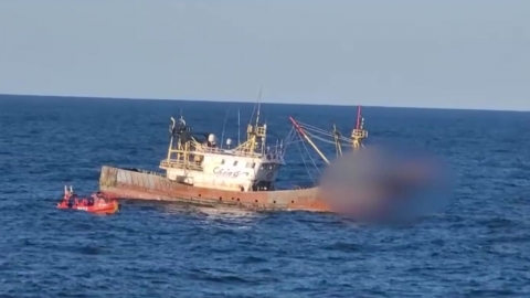 위치 숨기고 우리 해역 침범…중국 어선 무허가 조업 기승