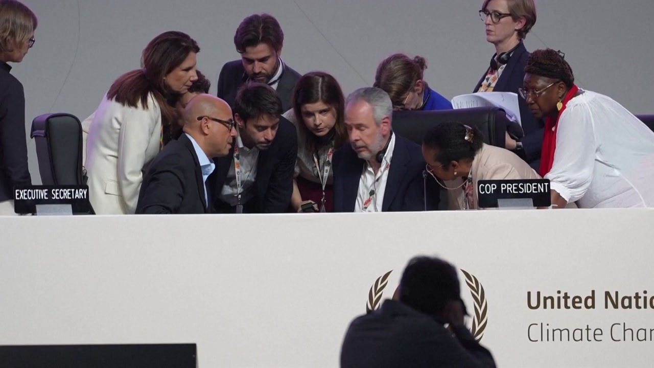 미국 빠진 유엔기후총회 '화석연료' 담긴 선언문 못 내고 폐막