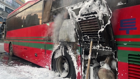 대전서 통근버스 뒷바퀴 화재..."인명 피해 없어"