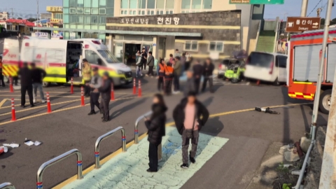 제주 우도 승합차 돌진...소방·해경·닥터헬기 총출동해 환자 이송