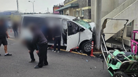 제주 우도에서 승합차 돌진...3명 심정지