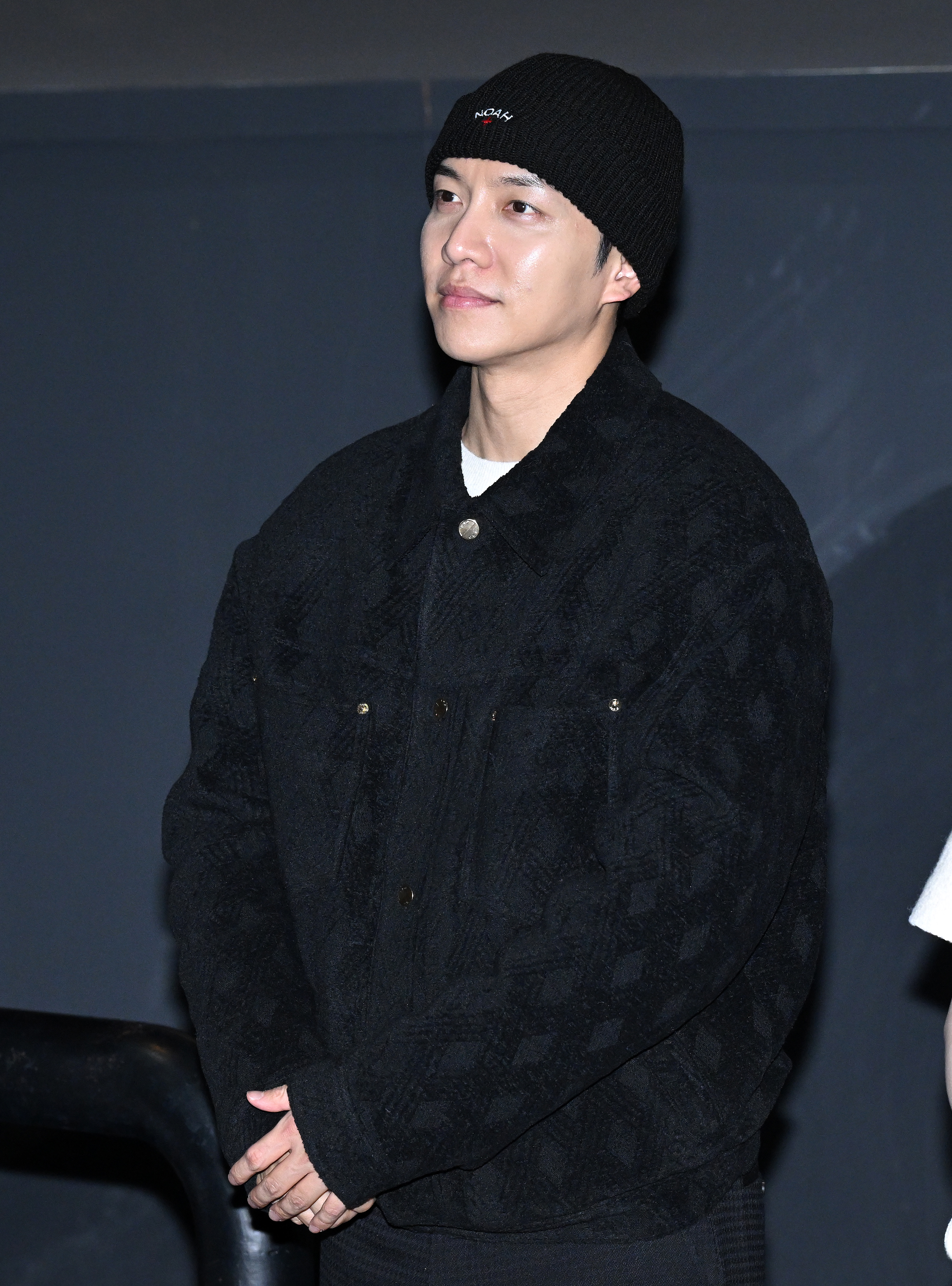 故 이순재 빈소 찾은 이승기 "주례 서주셨던 선생님, 병문안 갔었는데…"