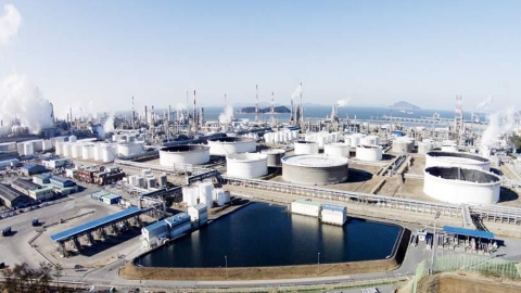 롯데케미칼·HD현대케미칼, 석유화학 사업재편 계획 첫 제출…"생산설비 감축"