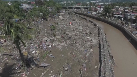 \'300년 만의 폭우\' 태국 33명 사망…전선 매달려 필사의 탈출