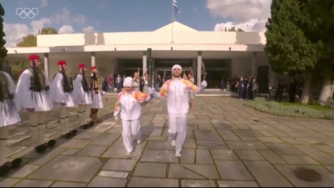 밀라노·코르티나 동계올림픽 D-71…성화 봉송 시작