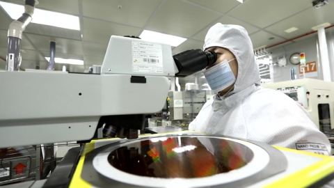 \'반도체 기저효과\' 10월 생산 2.5%↓…소매판매 석 달 만에 반등