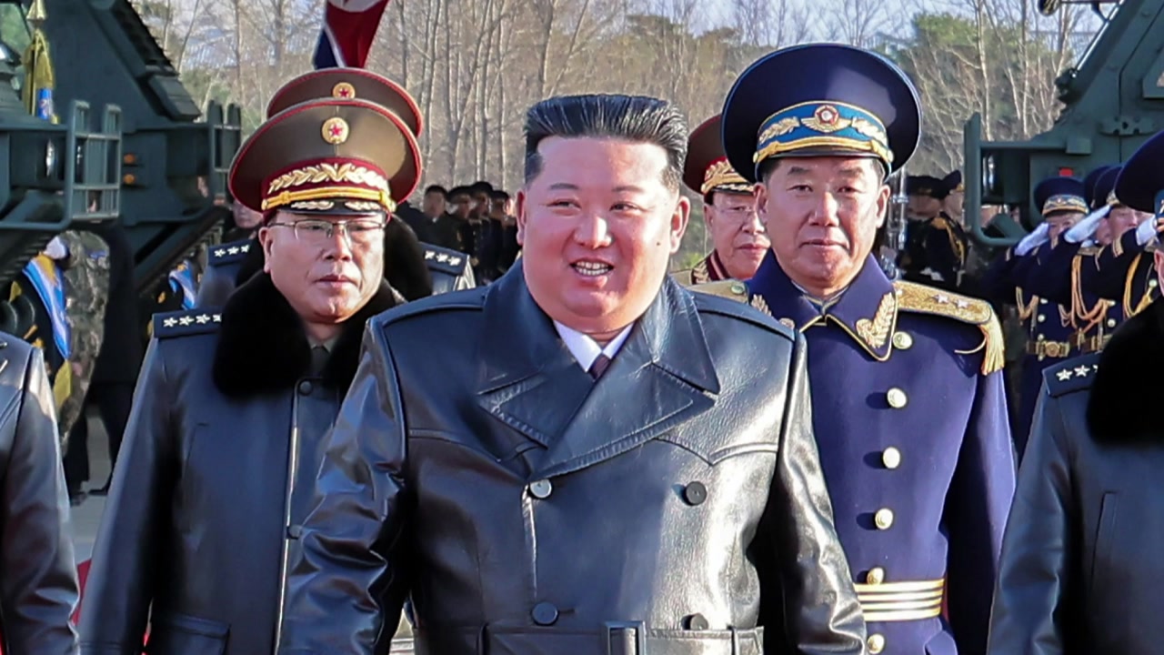 김정은 "공군에 새 군사자산·중대한 임무 부여"...주애 3개월 만에 등장