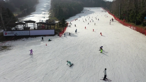 11월 마지막 날…강원 스키장 \'겨울 손님\' 북적