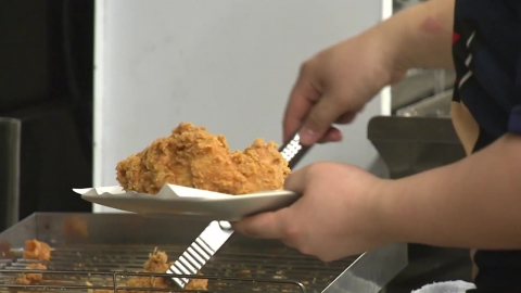 \'조리 전 치킨 중량\' 표시 의무화…가공식품 꼼수인상 제조 정지