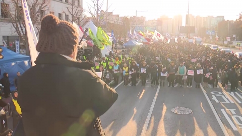 계엄 1년에 다시 모인 시민들 …이 시각 국회 앞