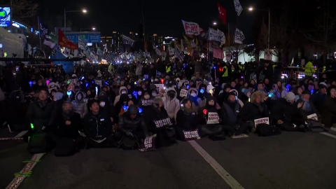 비상계엄 선포된 1년 전 오늘…이 시각 국회 앞