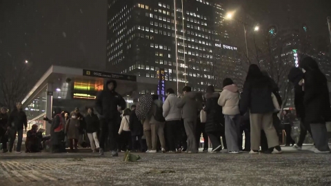 \'첫눈\'에 서두르는 퇴근길…이 시각 여의도