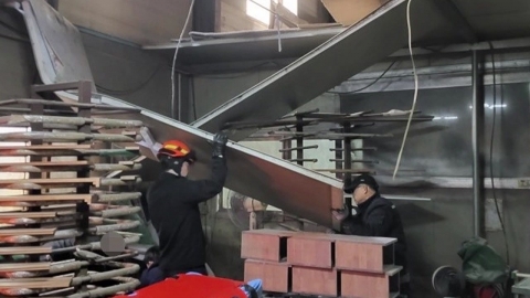 공장 바닥 무너져 60대 추락…강원랜드 기계실서 불