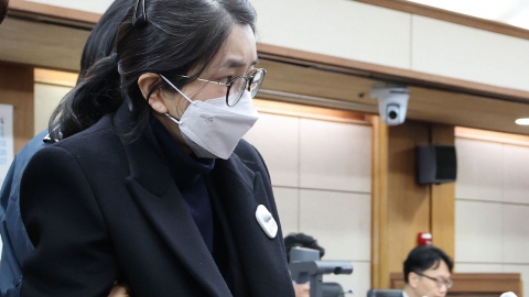 두 달 만에 특검 출석한 김건희…또 '진술 거부'