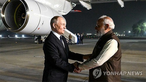 인도, 러시아 핵잠수함 임대 합의...3조 원에 10년간 임대