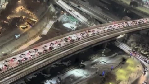 수도권 첫눈에 교통대란…제설작업에도 '속수무책'