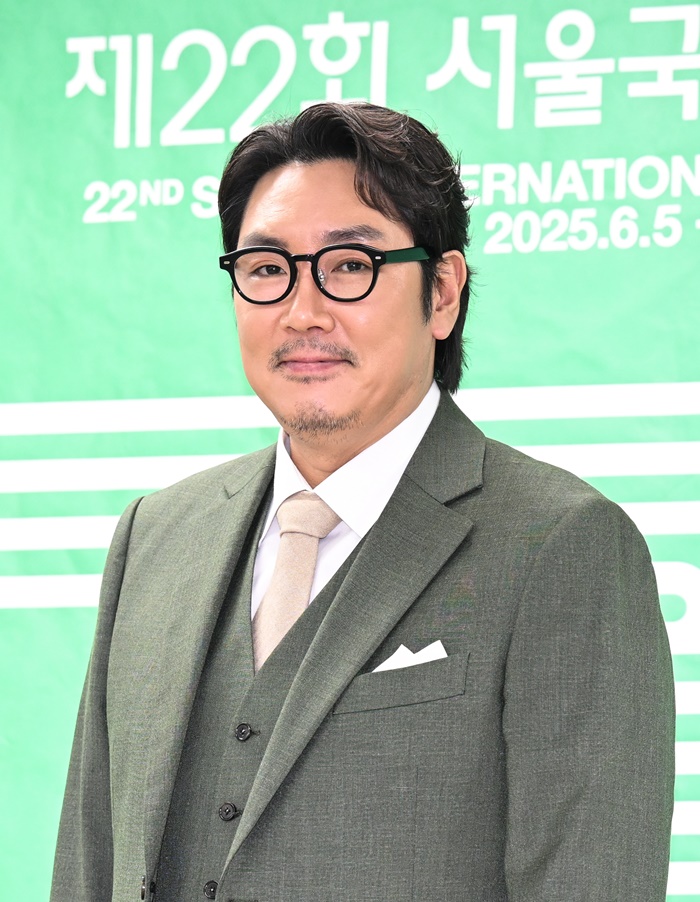 '소년범 인정' 조진웅, 은퇴 선언…"배우의 길 마침표 찍는다"[공식]