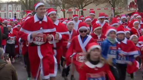 크리스마스 앞둔 유럽에선 '산타 달리기' 대회 잇따라