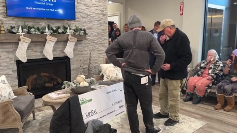 떠난 아내 병원 빚 때문에…88세 마트 계산원 울린 기적