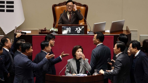'필리버스터 정국' 재현…우 의장-나경원 '고성 충돌'