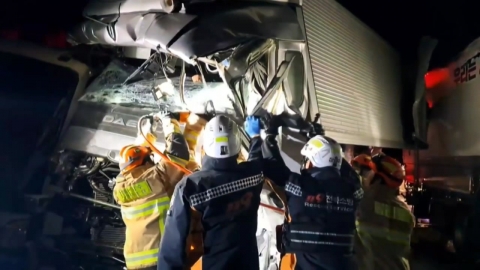 고속도로 4중 충돌로 1명 부상…원룸 화재로 9명 중·경상