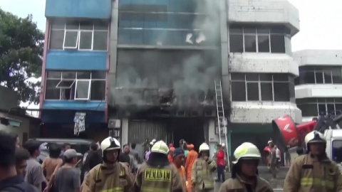 자카르타 빌딩서 폭발음과 함께 화재…임신부 포함 22명 사망
