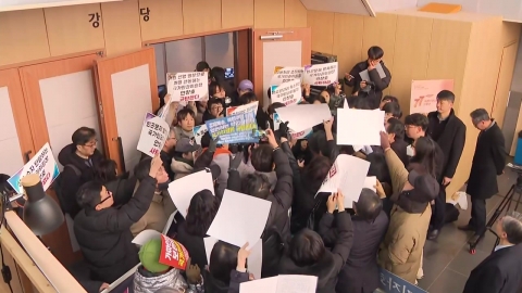 [현장영상+] 인권의날 기념식에 안창호 출입 저지 당해…진보·보수 단체 충돌