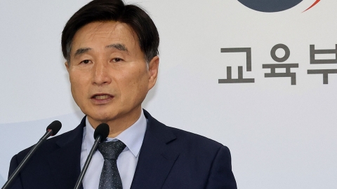 수능 \'불영어\' 논란에 교육과정평가원장 사임…"무거운 책임 통감"