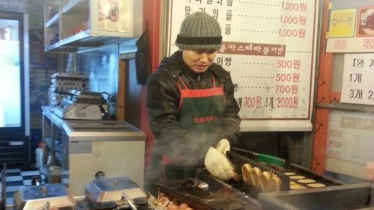 14년째 선행 '익산 붕어빵 아저씨'...올해도 365만 원 기탁