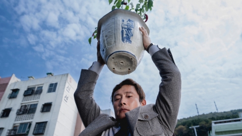 "불가능에 가까운 연기"...NYT '어쩔수가없다' 이병헌 극찬