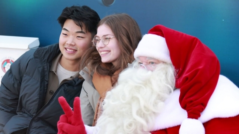 산타 마을로 변신, YTN서울타워…시민 북적