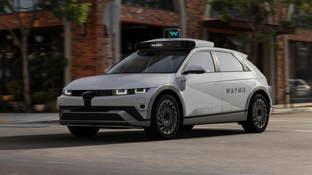 테슬라 FSD, 한국 주행 성공…현대차 자율주행 전략 재편 [한방이슈]