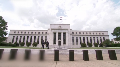 파월 vs 해싯…금리 향방 놓고 연준 안팎 '샅바 싸움' 치열